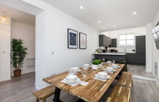 Host Apartments The Roscoe Carriage House - Photo 7