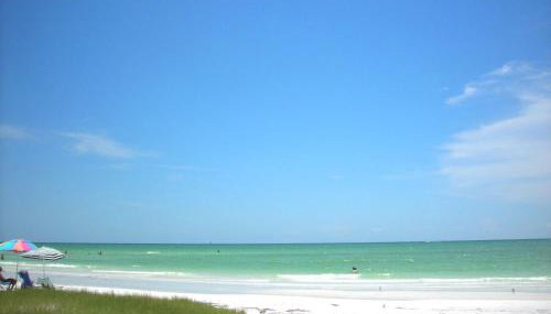 Newly remodeled 8-steps to sand path of Beach! Unit A - Foto 3