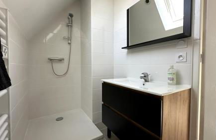 Le bleu - T2 cozy à 50m de la gare - Foto 3