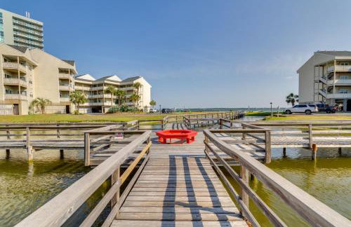 Bayfront Pensacola Beach Condo with Pool and Elevator - Foto 21