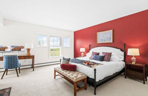 Cranberry Hill | 9 BR 22 Acre Estate | Sleeps 24 - Photo 6