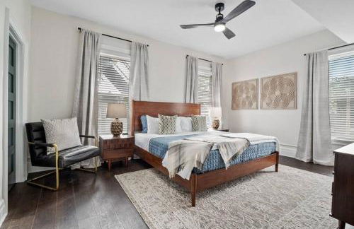 Luxury Living: Grand 7BR/5BA near Everything - Photo 33