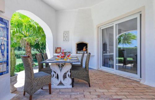 Golfinhos - MAGNIFICENT & SPACIOUS 5 BEDROOM VILLA - Foto 112