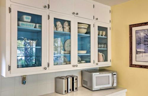 Bright Clear Lake Getaway, 4 Blocks to Downtown! - Foto 14