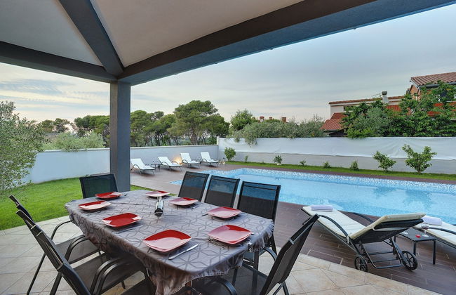 Villa in Pula Near Beach With Private Pool - Foto 1