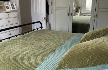 3 Bed Home Sleeps 6 Free parking - Foto 2