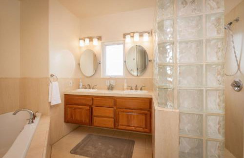 Steps to Beach and Amazing Ocean Views - Miramar Home - Foto 50