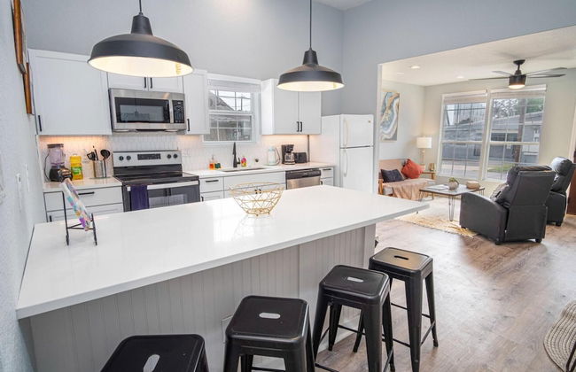 Charming 3BR 2BA Gem Close to Downtown Riverwalk - Foto 8