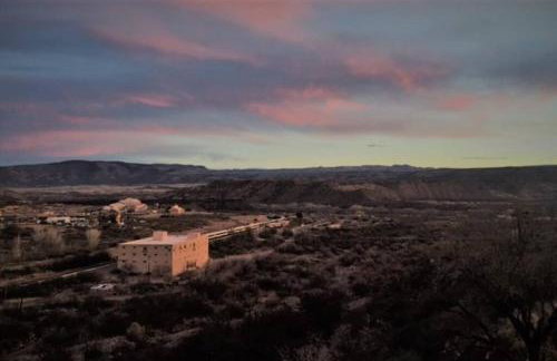 Expansive Ground Floor Pensione. - Foto 8