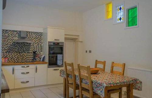 18th-Century Farmhouse with Countryside Views - Foto 27