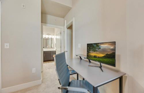 Spacious 2BRI Pool I Gym I Free Parking IWorkspace - Foto 2