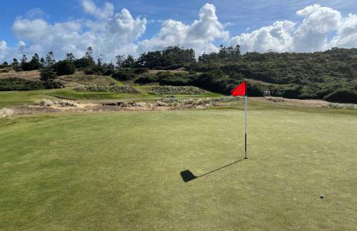 Chic Coos Bay Home with Pacific Ocean Views! - Foto 40