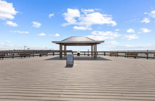 Bayfront Boardwalk Condo w Sunrise Views - Foto 34