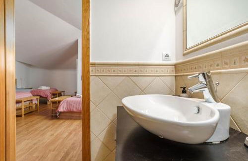 Bright 3-BR in Guia with Shared Pool by Lisbeyond - Foto 24