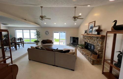 4 Bedroom Lakefront Home with Private Beach on Cedar Point Chaussee - Photo 71