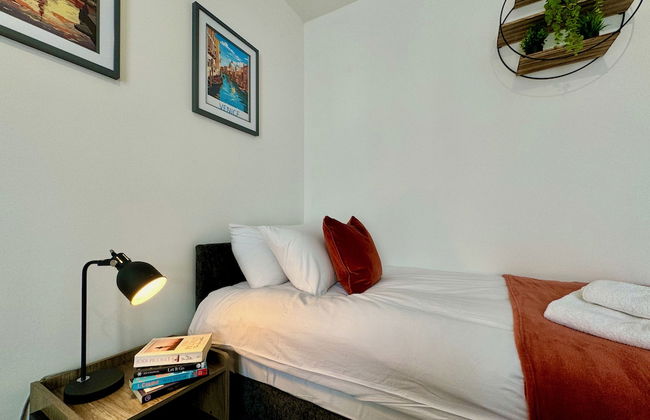 Lenhurst House - Photo 17