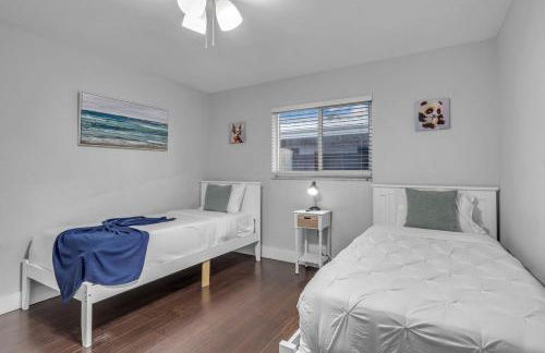 Stunning 4 Bedrooms House with Pool 6 minutes to the Ocean - Foto 32