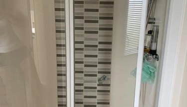 Newbeach Holiday Park - Greenfields - Photo 2, Shower