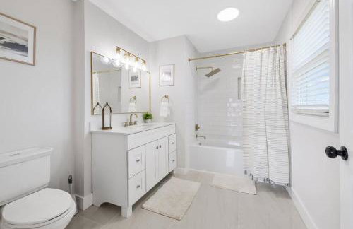 Elegant Updated Oceanfront Home with Pool & Hot Tub - Photo 52