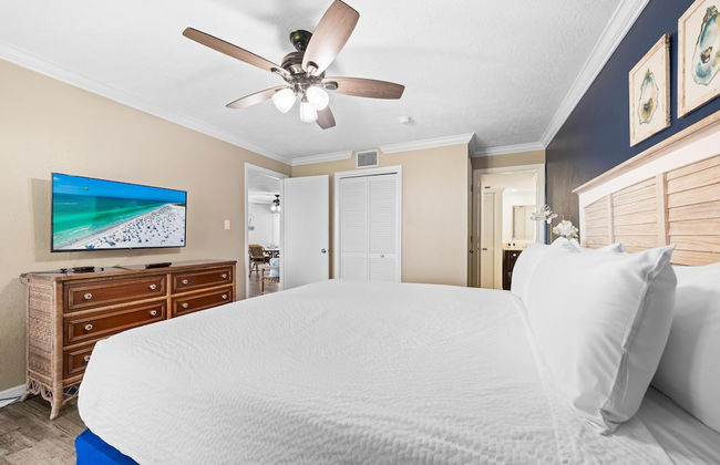 Direct Beachfront Delight by Beachside Management - Photo 5