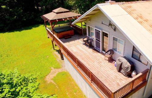 Beautiful Cabin Rental with Private Hot Tub on the Skykomish River in Washington - Foto 7