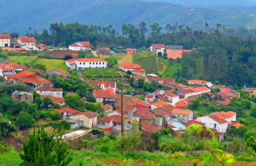 Charming house in Miranda do Corvo + Spacious terrace - Foto 19