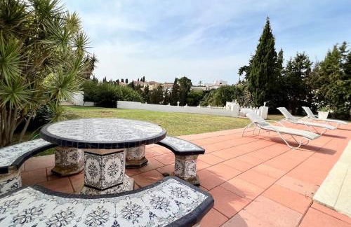 Beautiful Villa With Pool Scenic Views Sleeps 8 - Photo 9