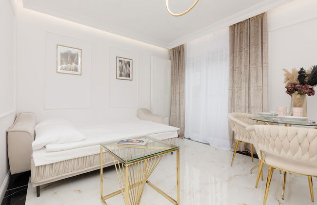 Glamour Studio by Renters Prestige - Photo 12