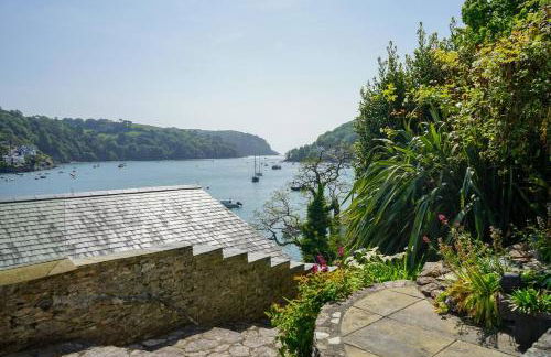 Riverside Apartment with Stunning Views & Patio - Foto 7