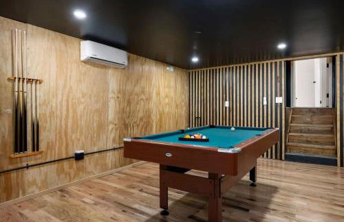 *NEW* Large Backyard ~ Game Room ~ Firepit ~ Lake - Foto 23