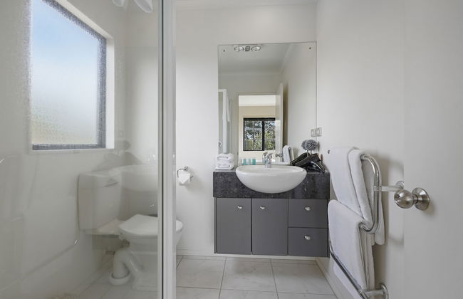 Spacious Family Home -Fully Fenced Yard - Foto 29