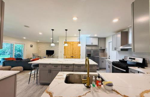 Waterfront Vacation Retreat with Gazebo Fishing - Foto 22