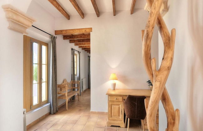 Exquisite Villa With Views - Photo 32