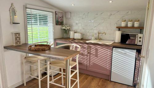 Wild Meadow Cottage - Countryside Views and King Bed - Foto 2