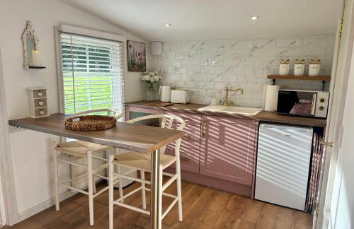 Wild Meadow Cottage - Countryside Views and King Bed - Foto 2