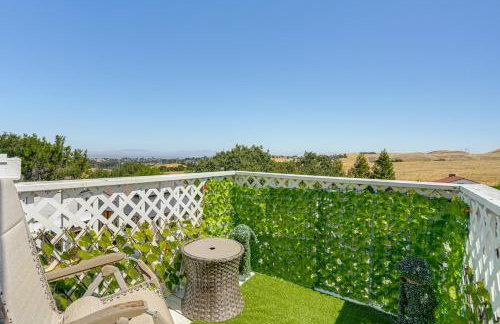 Bay and Hill Views Modern Hercules Home - Foto 2