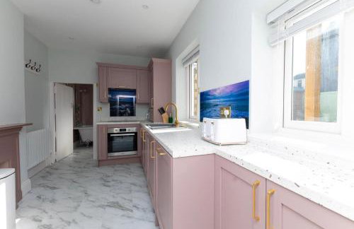 2 Seaside Bedroom home, Garden, 6 guests, Parking, Contractors-Families welcome - Photo 13