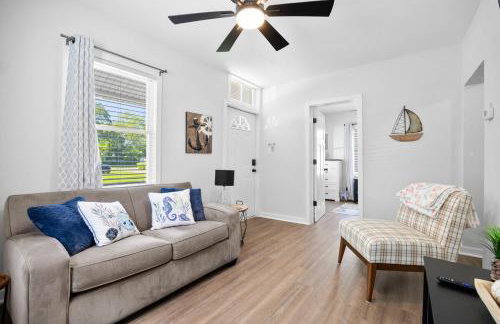 Private Downtown Bungalow Near Riverwalk & Beaches - Photo 1