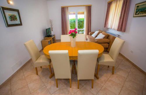 Three-Bedroom Apartment Mir with Private Infinity Pool - Foto 11