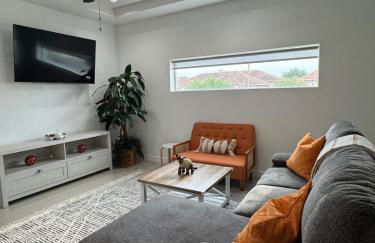 Luxe 3BR & 2BA Condo Near Airport & Shopping Mall - Foto 2