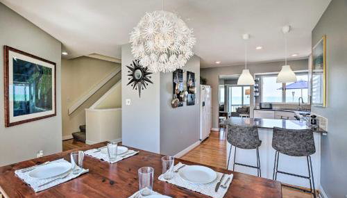 Lakefront Family Retreat with Grill Steps to Beach! - Foto 3