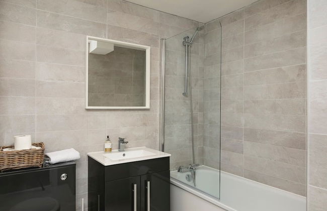 Bright Spacious Condo Free Parking 5min to Beach - Foto 4