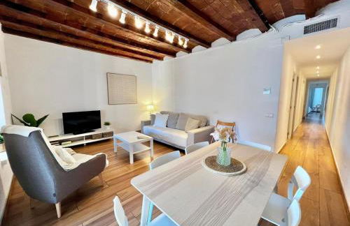 Bright & Spacious Family Flat in Central Barcelona - Foto 1