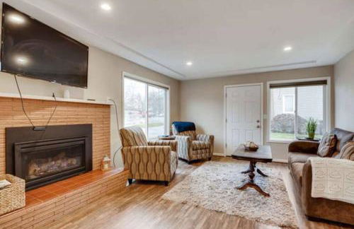 Beautiful 2 Bedroom Unit w/ FAST FREE WIFI - Photo 16