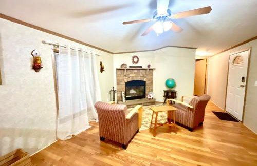 All Season Fun and Cozy Home in Island Falls, ME - Foto 5