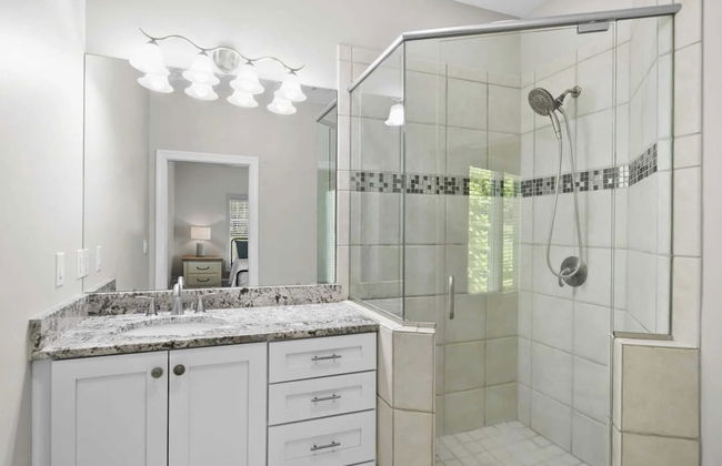 Water, Water Everywhere by Avantstay Pool + Dock - Foto 31