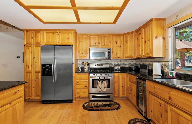 Teakwood Cozy Wood Cabin with Fireplace - Photo 28
