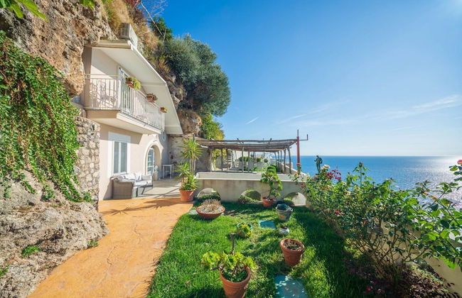 Luxury Villa Vittoria- Villa With Garden Swimming Pool and Jacuzzi Overlooking the sea - Foto 9