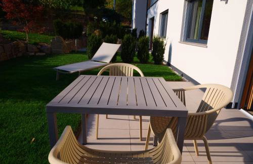 Felsenegg appartements - moderne Wohnungen im Luftkurort mit traumhaftem Garten Nähe Meran für Paare und Familien - Foto 5