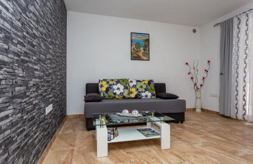 Apartment With A Private Swimming Pool, Garden & BBQ - Foto 26